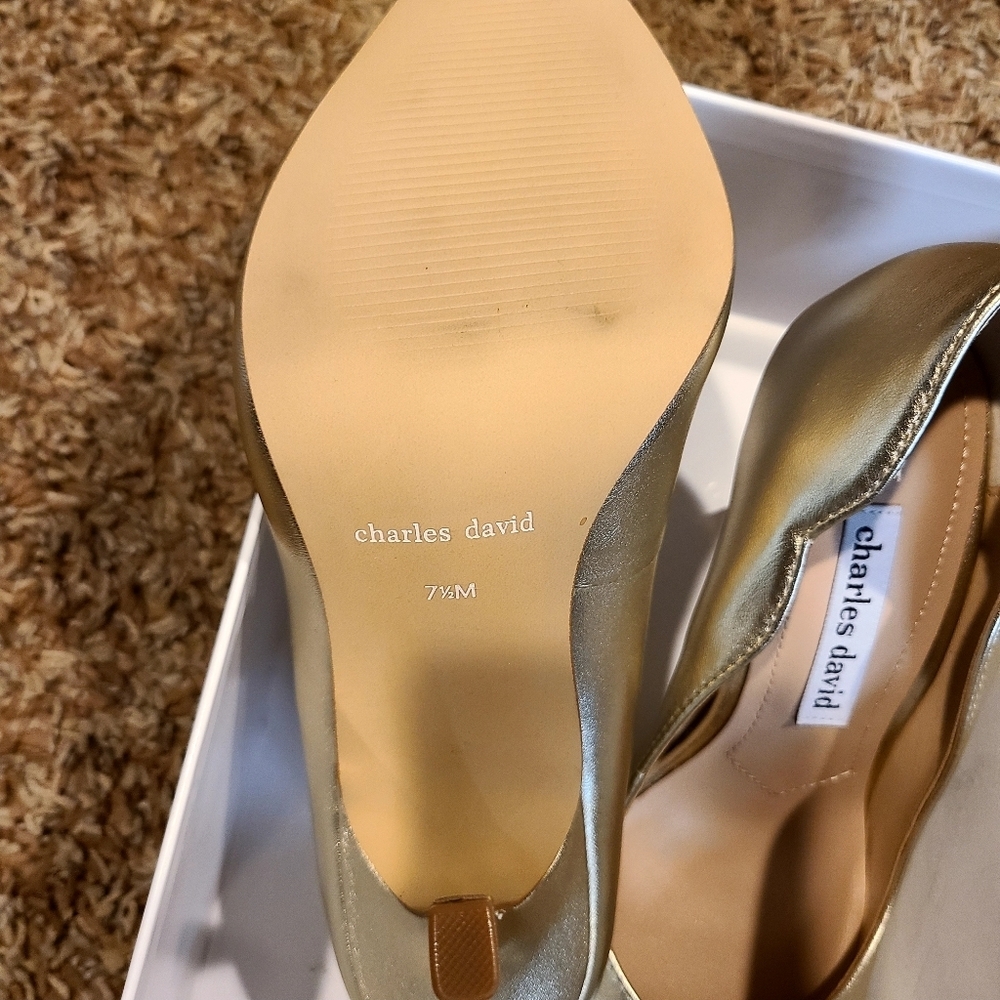 Charles DavidWomen's Innocent Metallic Pumps New - Picture 5 of 5